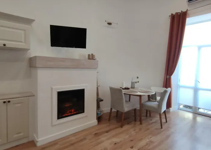 в центре возле соборной площади *