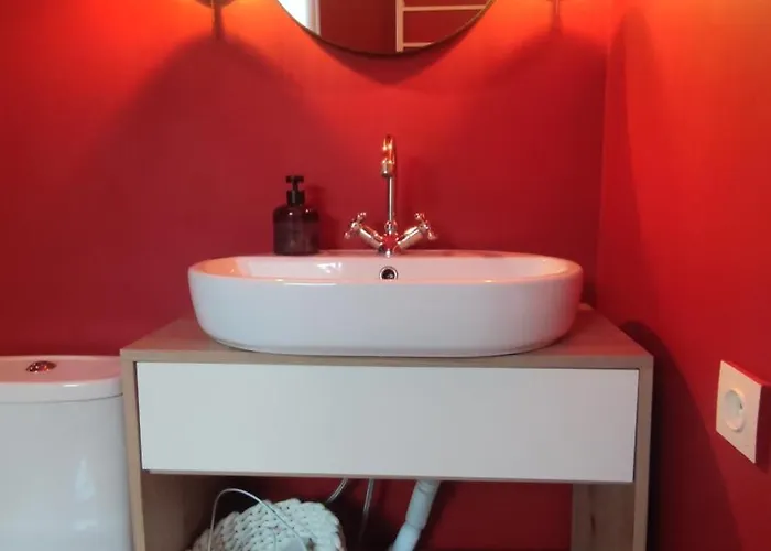 в центре возле соборной площади