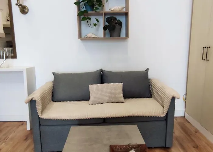 в центре возле соборной площади