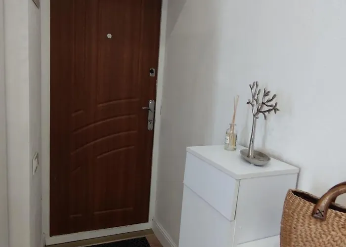 в центре возле соборной площади *